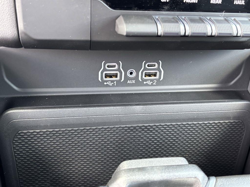 RAM 1500 Tradesman Crew Cab SWB 4WD 2026