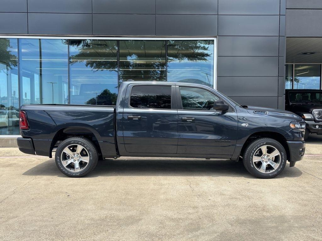 RAM 1500 Tradesman Crew Cab SWB 2WD 2026