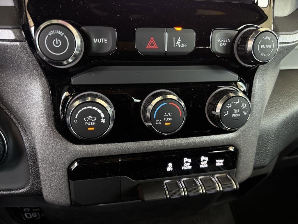 RAM 1500 Tradesman Crew Cab SWB 2WD 2026