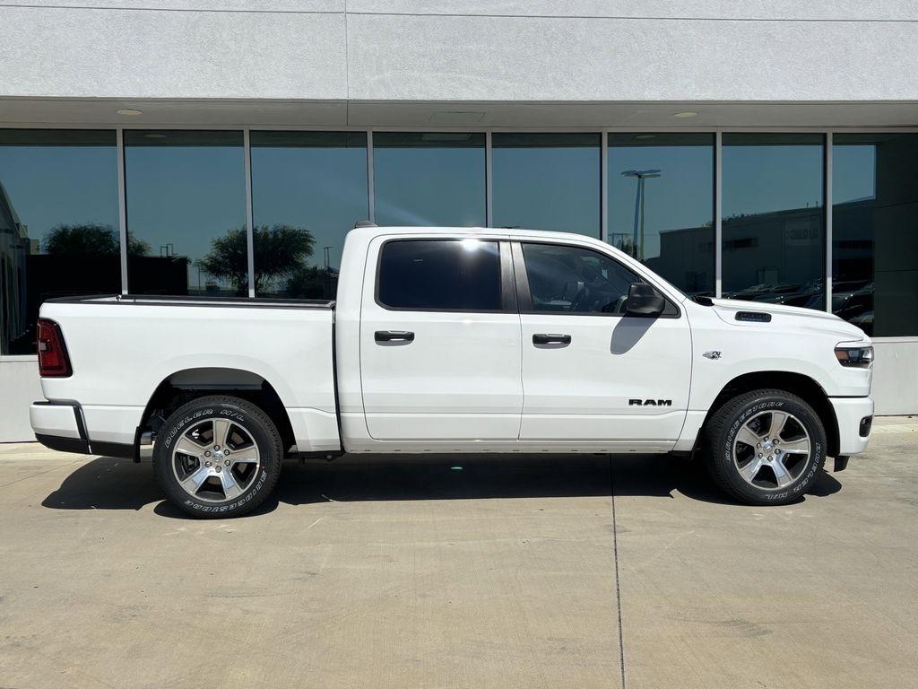 RAM 1500 Tradesman Crew Cab SWB 2WD 2026