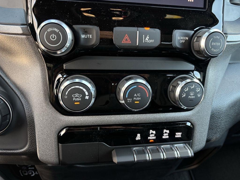 RAM 1500 Tradesman Crew Cab SWB 2WD 2026