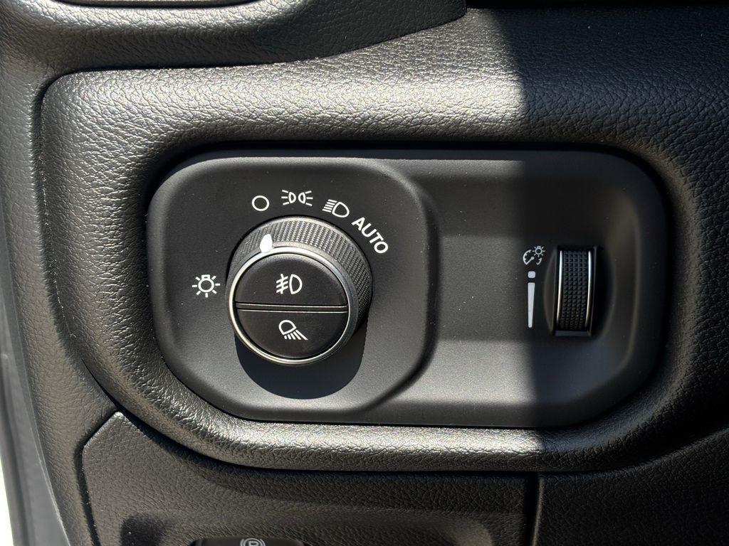 RAM 1500 Tradesman Crew Cab SWB 2WD 2026