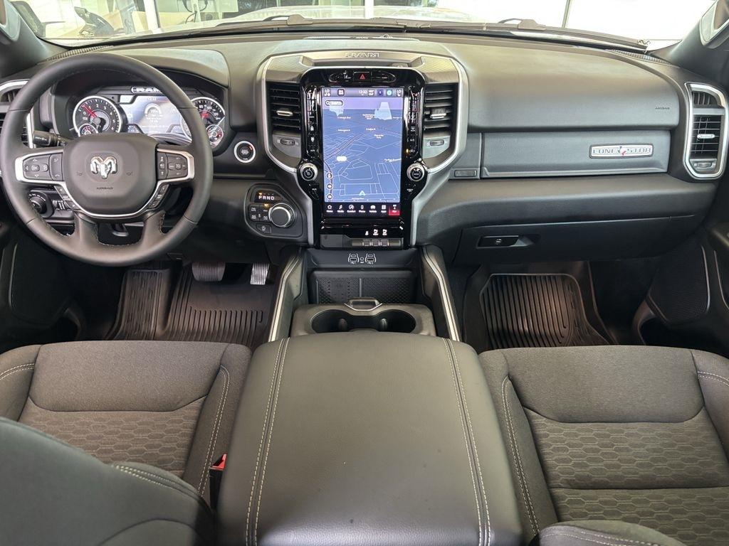 RAM 1500 Big Horn Crew Cab SWB 4WD 2026