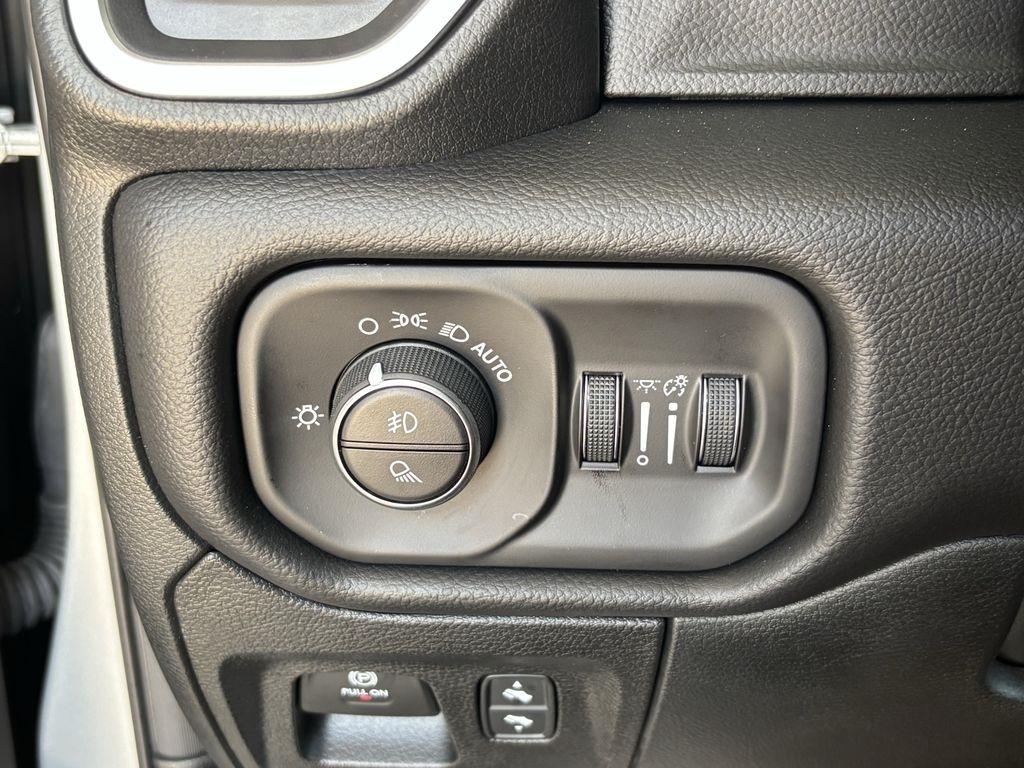 RAM 1500 Big Horn Crew Cab SWB 4WD 2026
