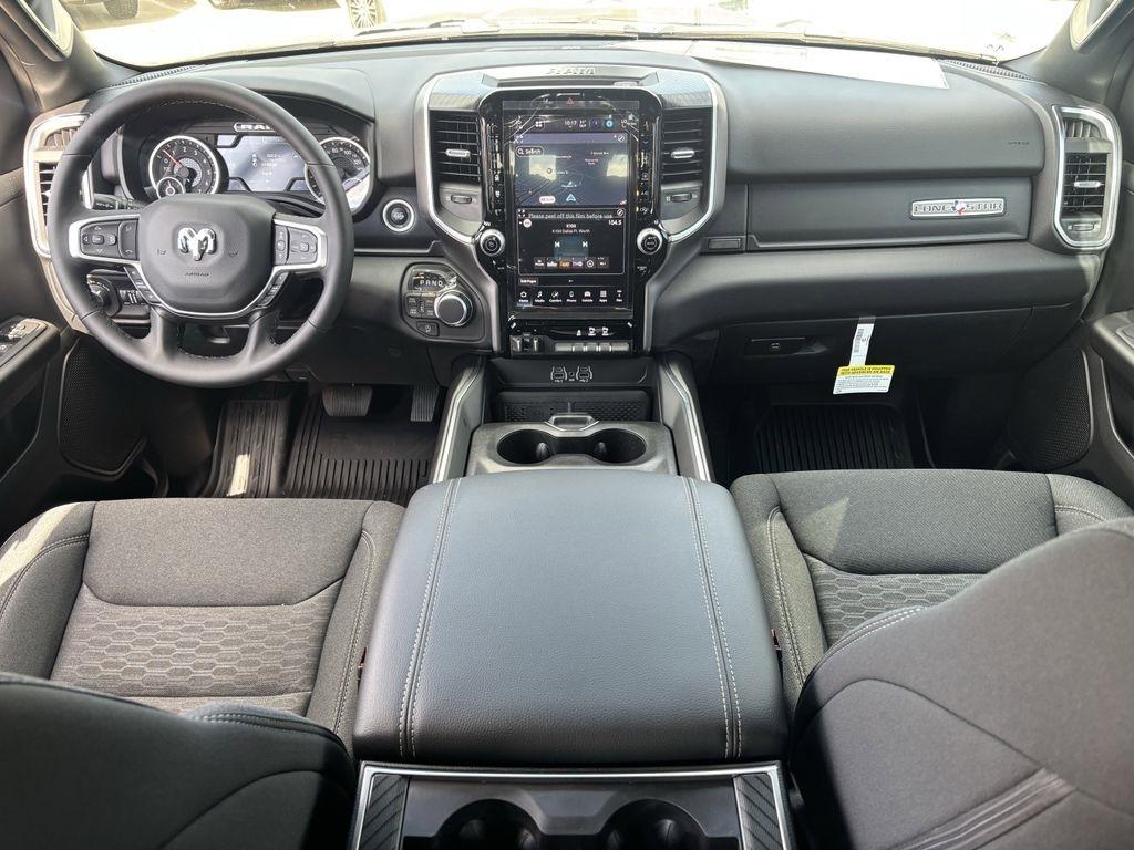 RAM 1500 Big Horn Crew Cab SWB 4WD 2026