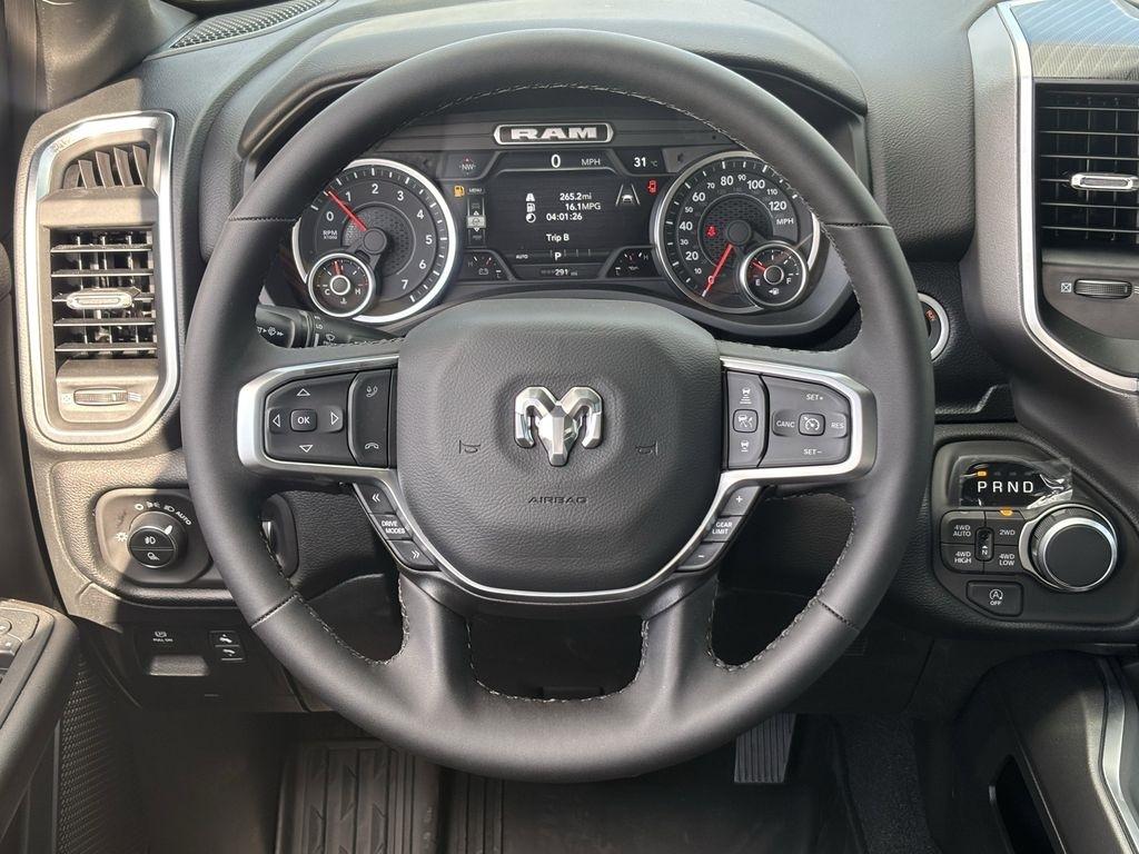 RAM 1500 Big Horn Crew Cab SWB 4WD 2026