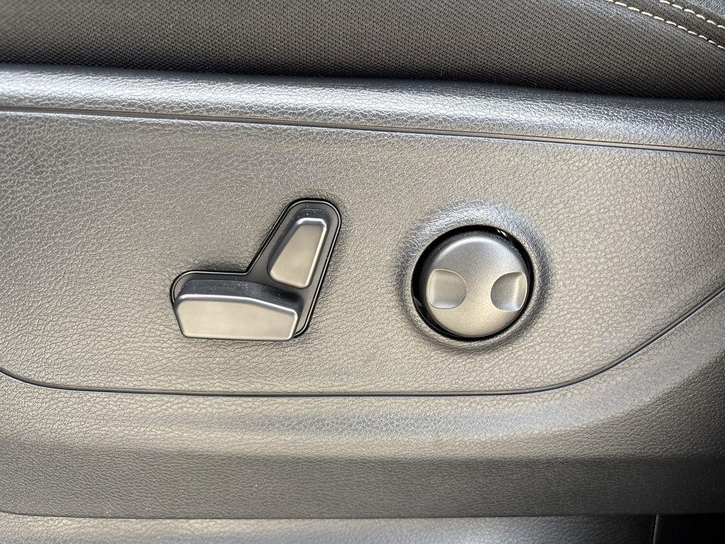 RAM 1500 Big Horn Crew Cab SWB 4WD 2026