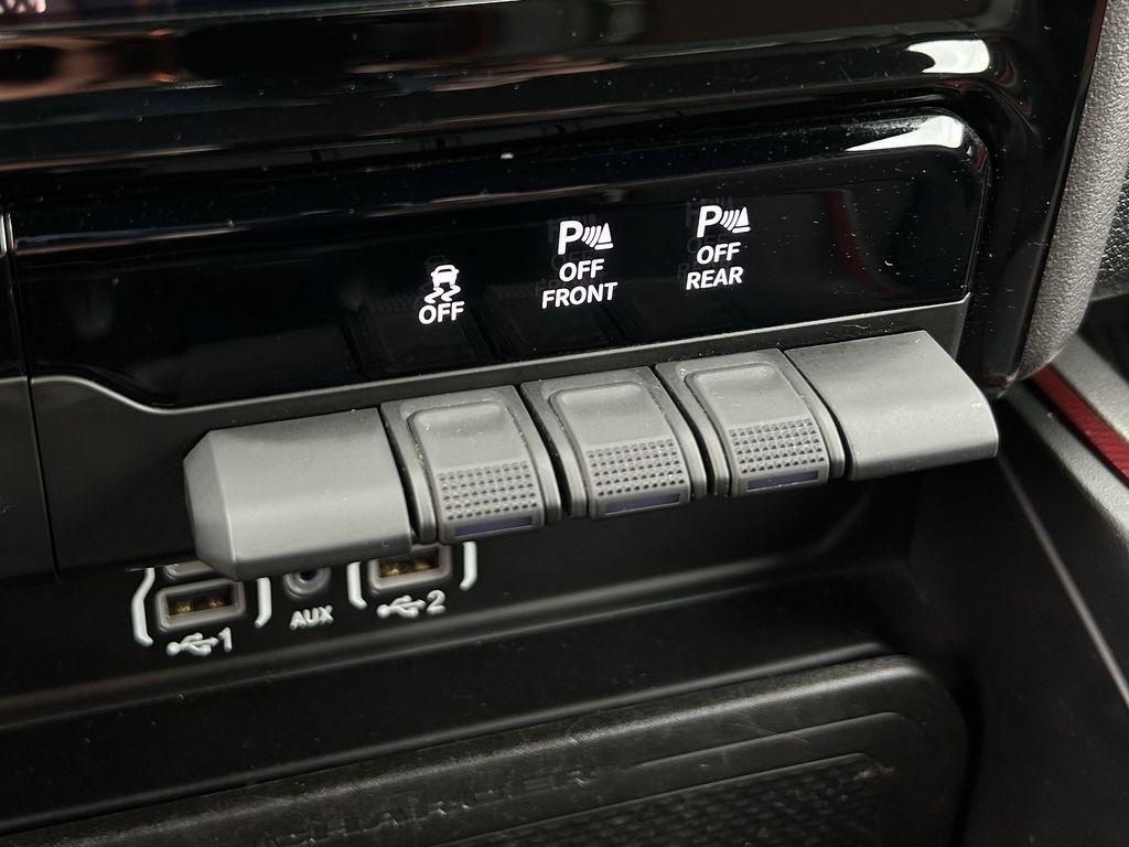 RAM 1500 Rebel Crew Cab SB 4WD 2025