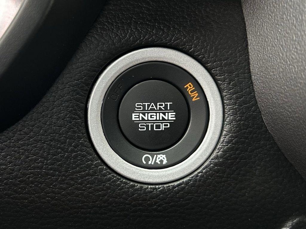 RAM 1500 Rebel Crew Cab SB 4WD 2025