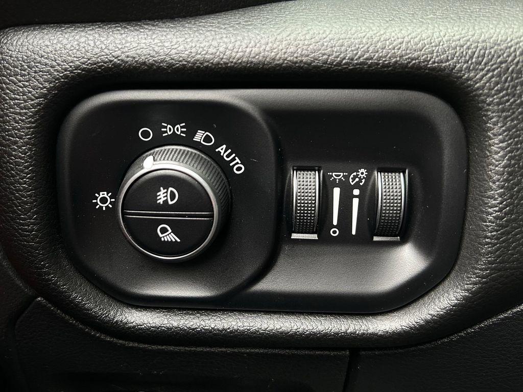 RAM 1500 Rebel Crew Cab SB 4WD 2025