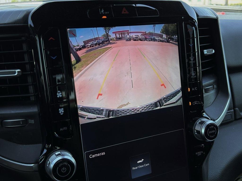 RAM 1500 Big Horn Crew Cab SWB 4WD 2025