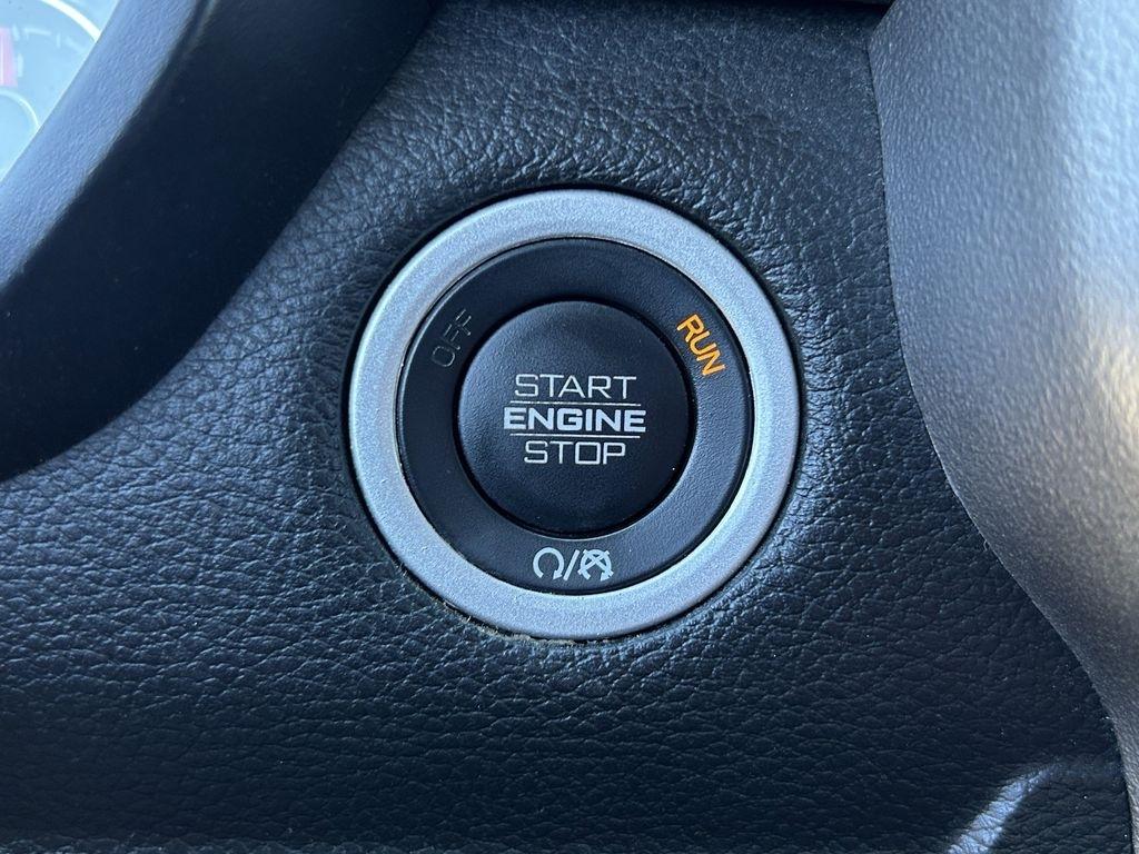 RAM 1500 Laramie Crew Cab SWB 4WD 2025