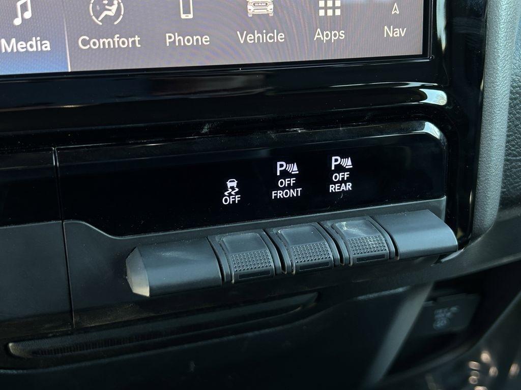 RAM 1500 Laramie Crew Cab SWB 4WD 2025