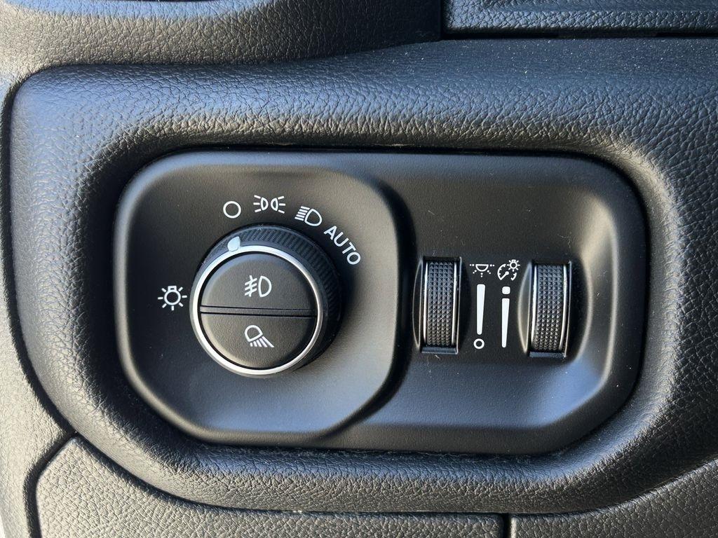 RAM 1500 Laramie Crew Cab SWB 4WD 2025