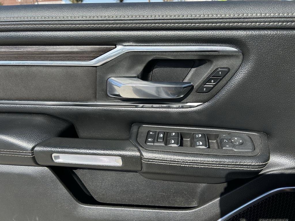 RAM 1500 Laramie Crew Cab SWB 4WD 2025