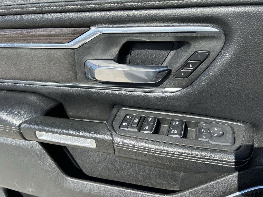 RAM 1500 Laramie Crew Cab SWB 4WD 2025