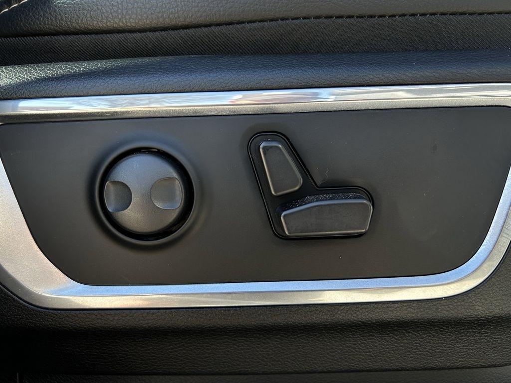 RAM 1500 Laramie Crew Cab SWB 4WD 2025