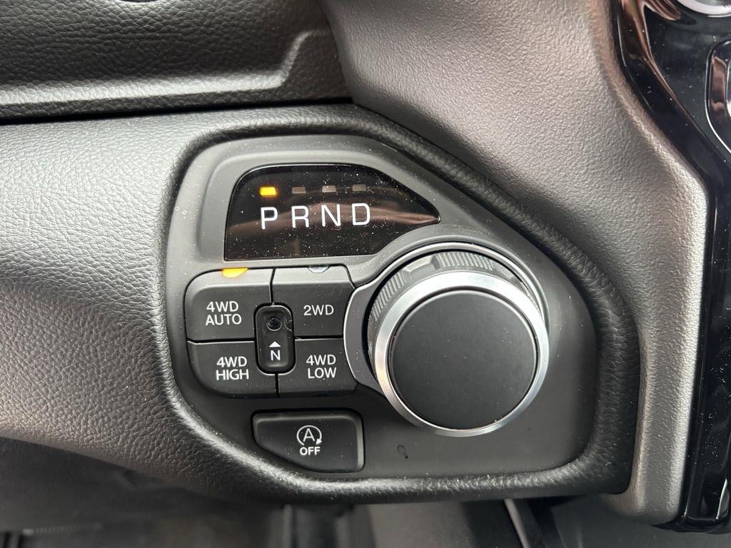 RAM 1500 Big Horn Crew Cab SWB 4WD 2026