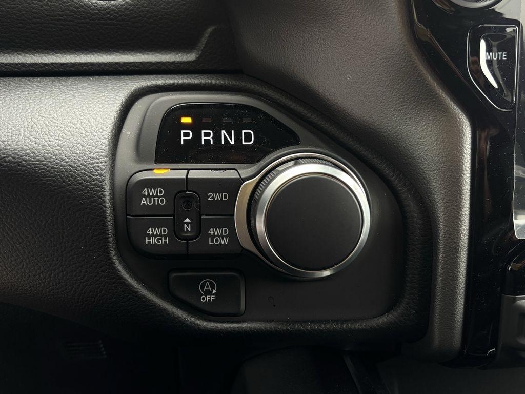 RAM 1500 Big Horn Crew Cab SWB 4WD 2026