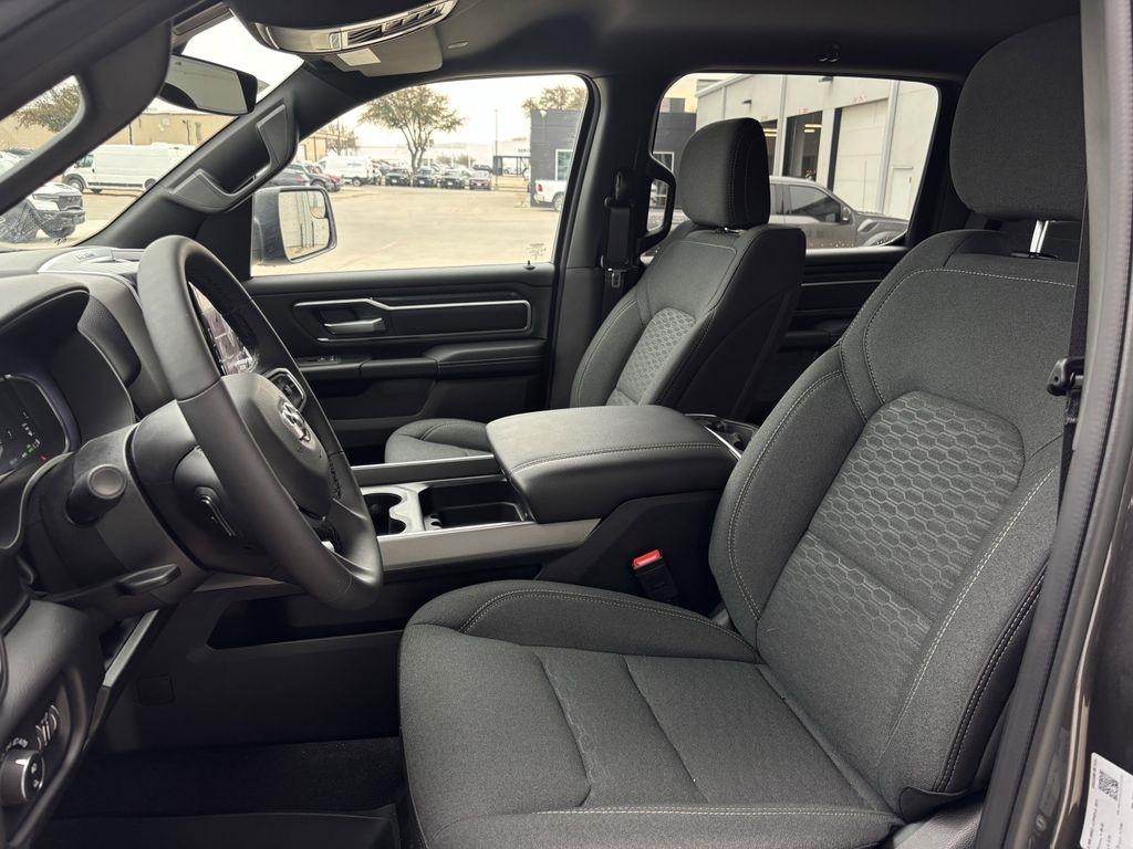 RAM 1500 Big Horn Crew Cab SWB 4WD 2026