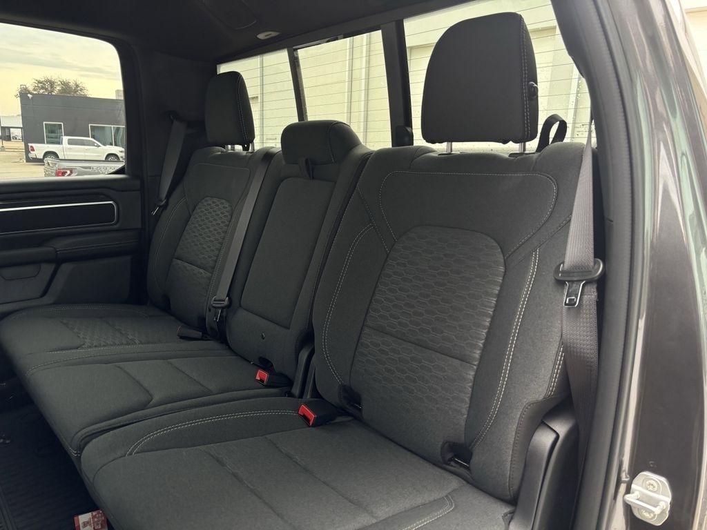 RAM 1500 Big Horn Crew Cab SWB 4WD 2026