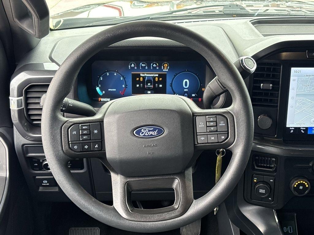 Ford F-150 STX SuperCrew 4WD 2024