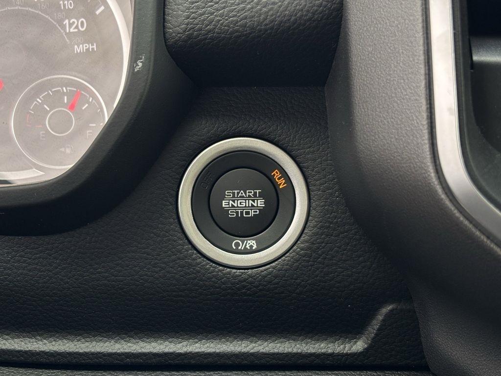 RAM 1500 Lone Star Crew Cab SB 2WD 2026