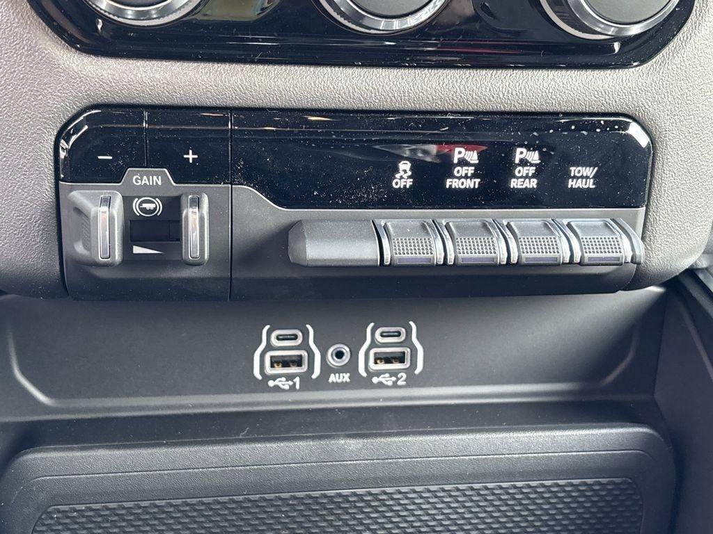 RAM 1500 Lone Star Crew Cab SB 2WD 2026