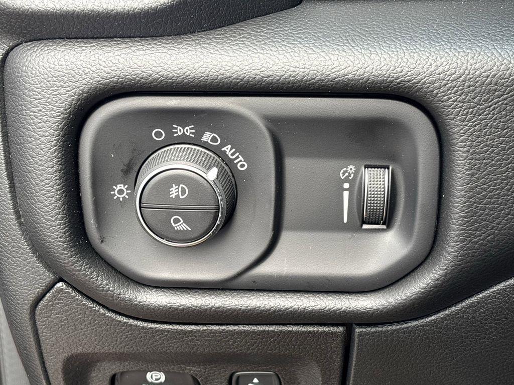 RAM 1500 Lone Star Crew Cab SB 2WD 2026