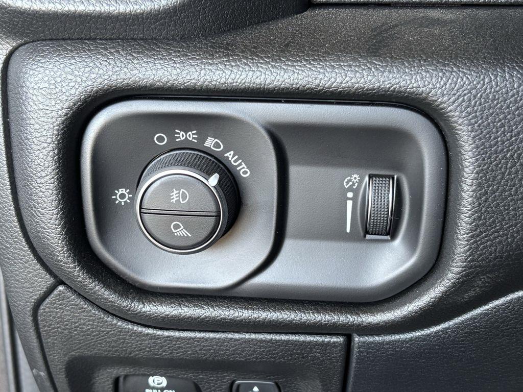 RAM 1500 Lone Star Crew Cab SB 2WD 2026