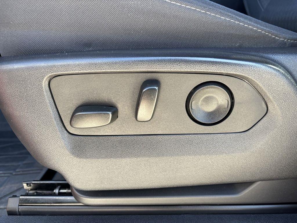 Chevrolet Silverado 1500 LT Crew Cab 2WD 2024