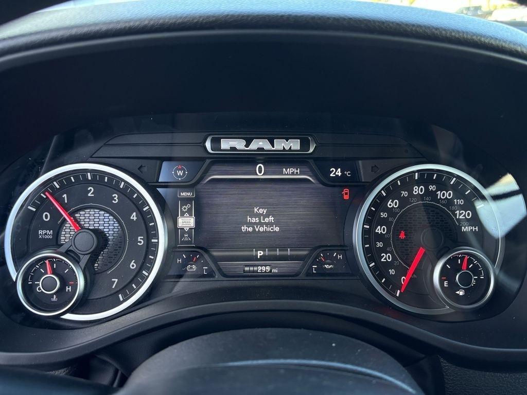 RAM 1500 Tradesman Crew Cab SWB 4WD 2026