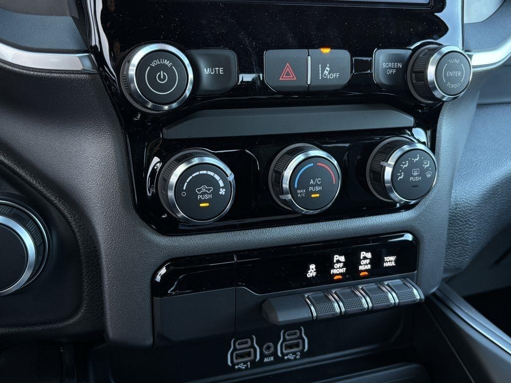 RAM 1500 Tradesman Crew Cab SWB 4WD 2026