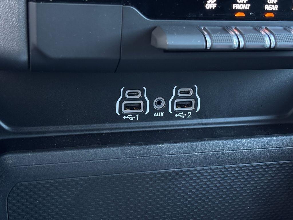 RAM 1500 Tradesman Crew Cab SWB 4WD 2026