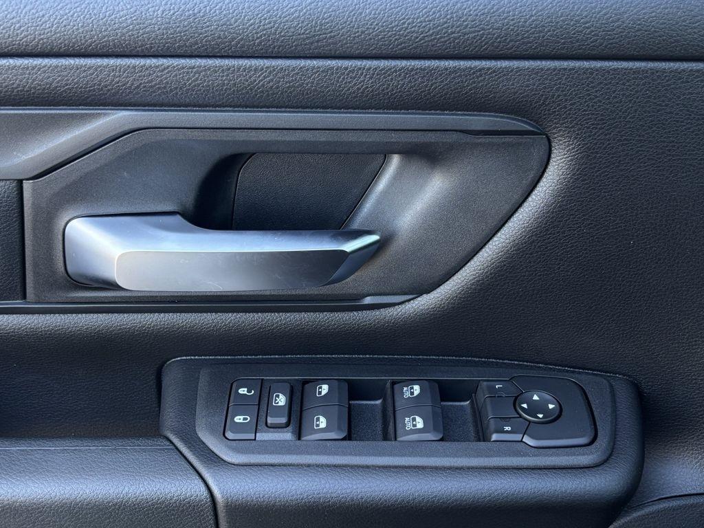 RAM 1500 Tradesman Crew Cab SWB 4WD 2026