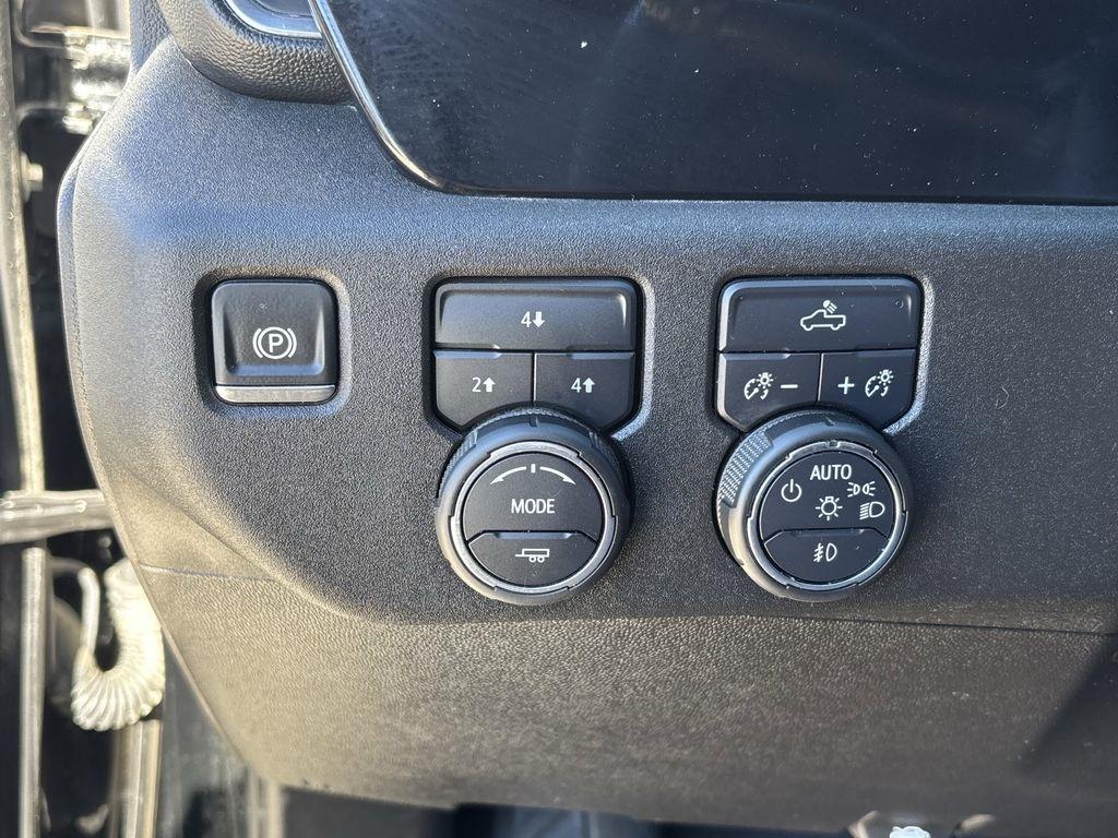 Chevrolet Silverado 2500HD LT Crew Cab Long Box 4WD 2025