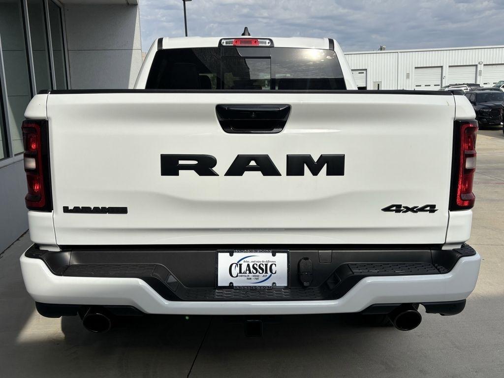 RAM 1500 Laramie Crew Cab SWB 4WD 2026