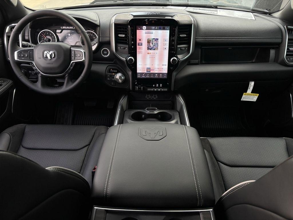 RAM 1500 Laramie Crew Cab SWB 4WD 2026