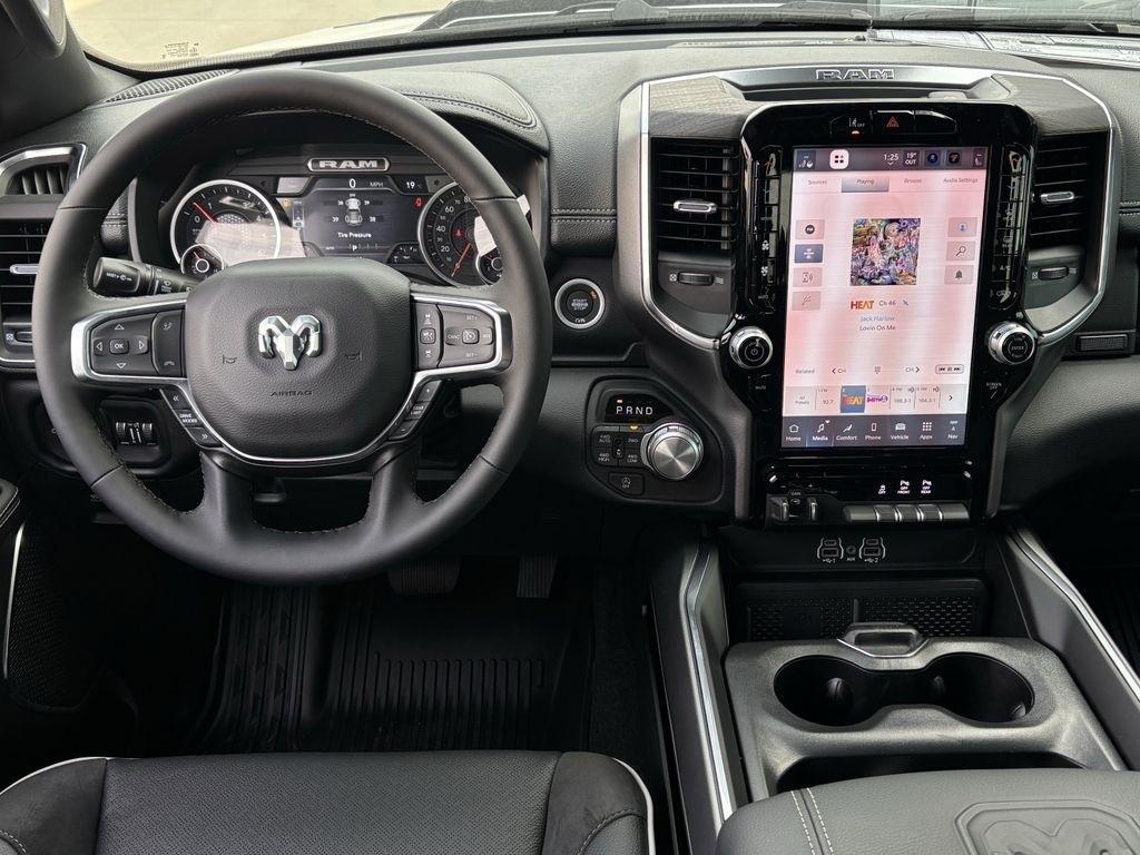 RAM 1500 Laramie Crew Cab SWB 4WD 2026