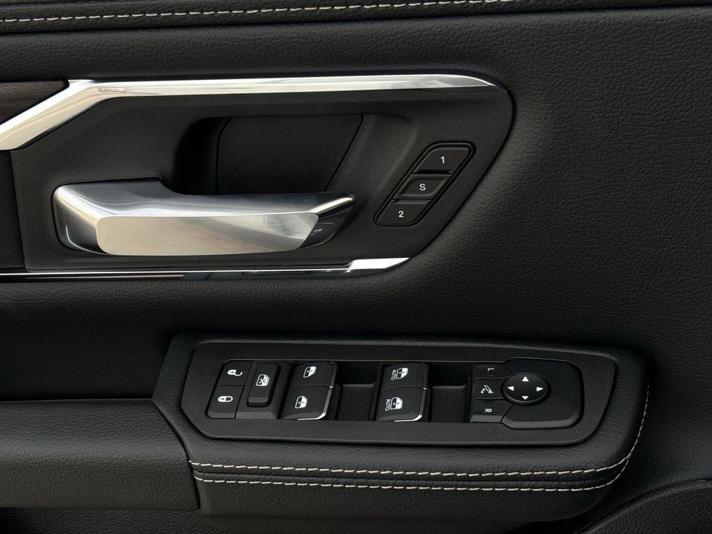 RAM 1500 Laramie Crew Cab SWB 4WD 2026