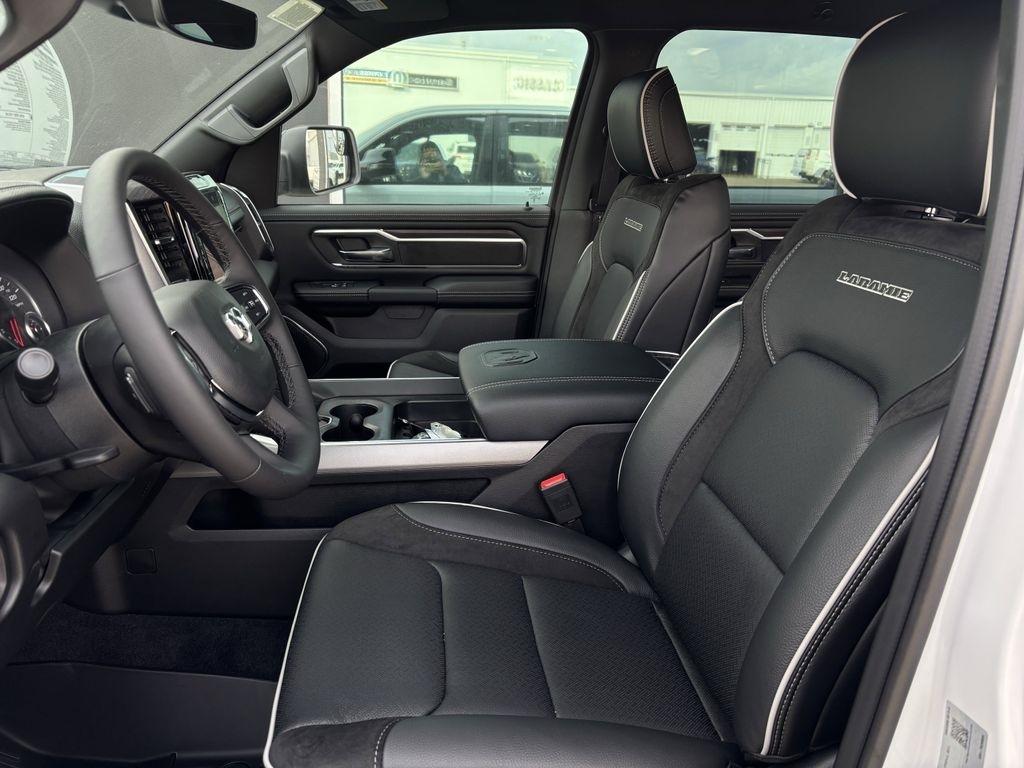 RAM 1500 Laramie Crew Cab SWB 4WD 2026