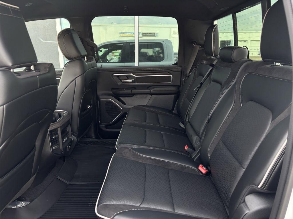 RAM 1500 Laramie Crew Cab SWB 4WD 2026