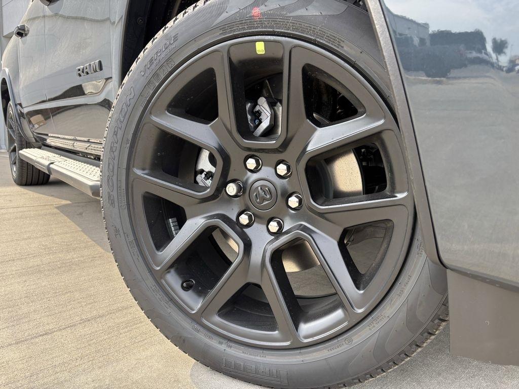 RAM 1500 Laramie Crew Cab SWB 4WD 2026