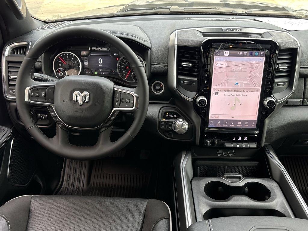 RAM 1500 Laramie Crew Cab SWB 4WD 2026