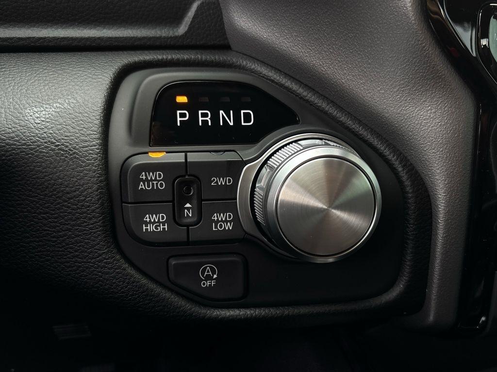 RAM 1500 Laramie Crew Cab SWB 4WD 2026