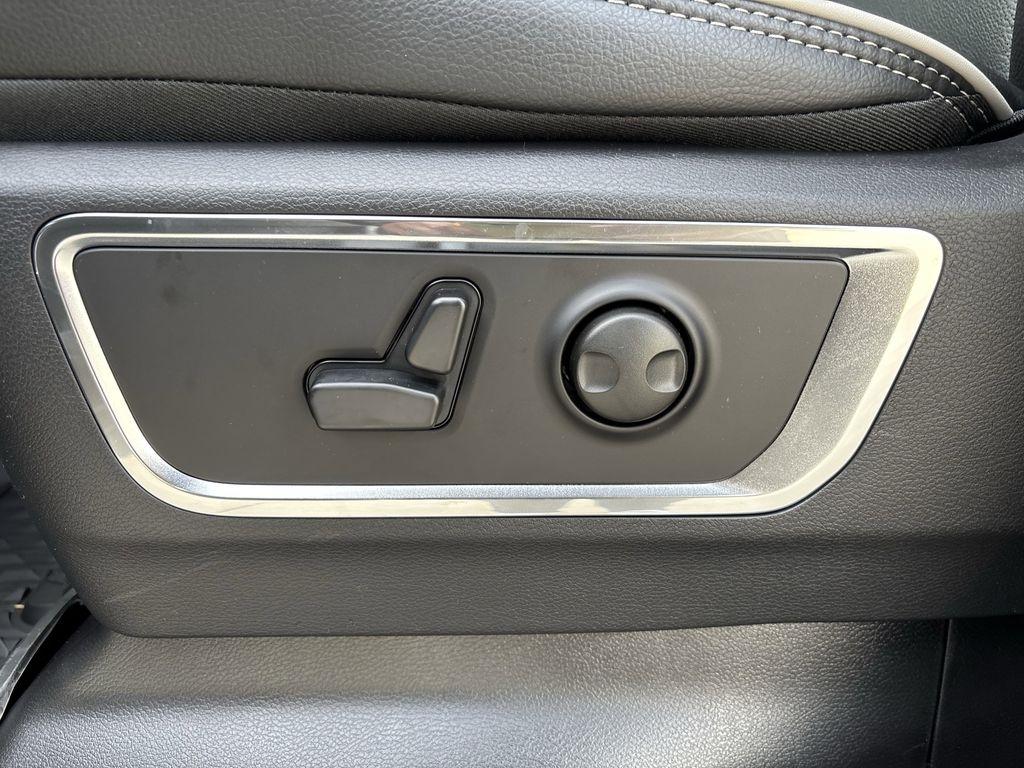 RAM 1500 Laramie Crew Cab SWB 4WD 2026