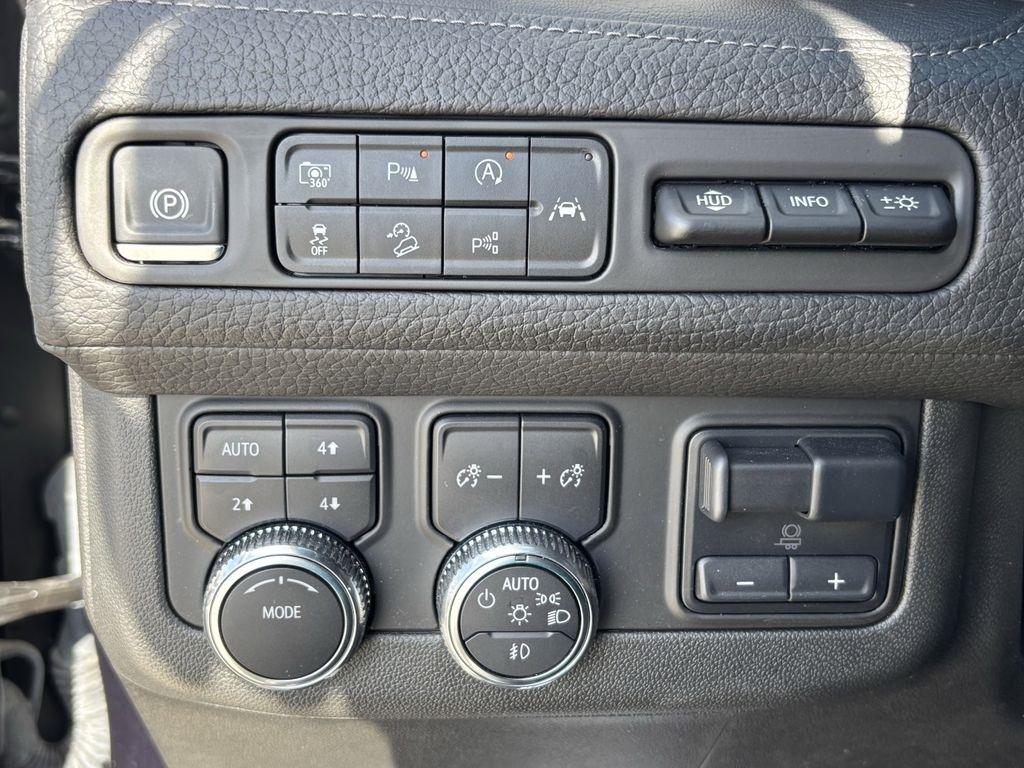 GMC Yukon Denali 4WD 2024