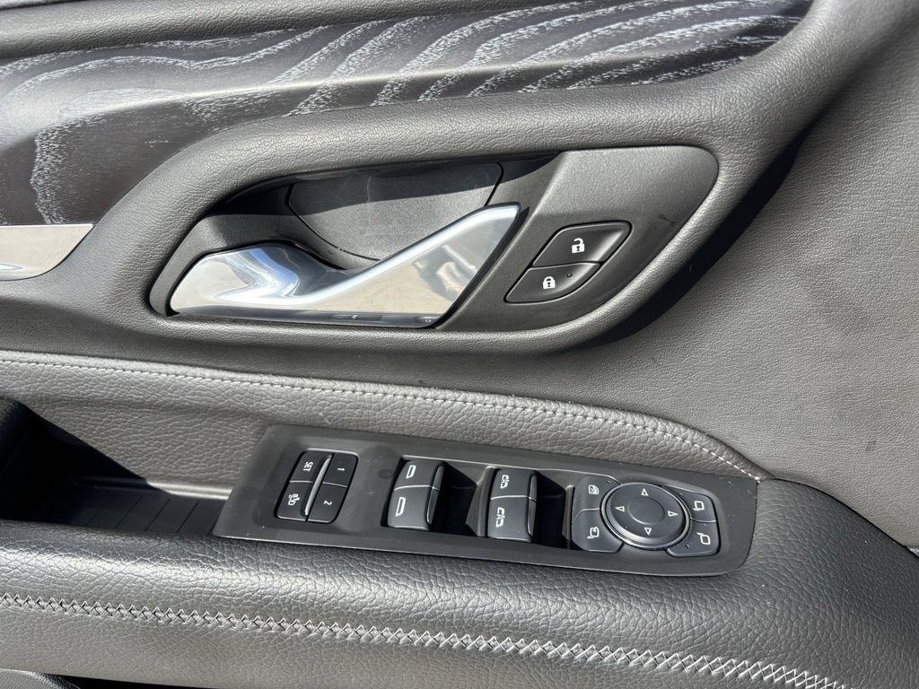 GMC Yukon Denali 4WD 2024