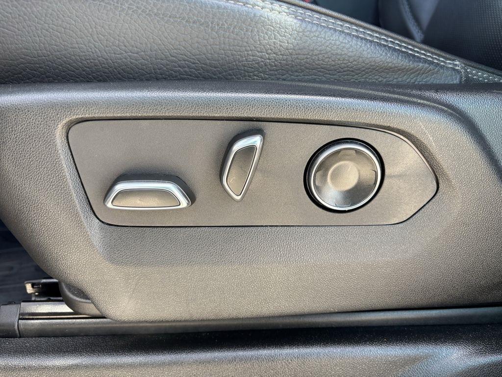 GMC Yukon Denali 4WD 2024