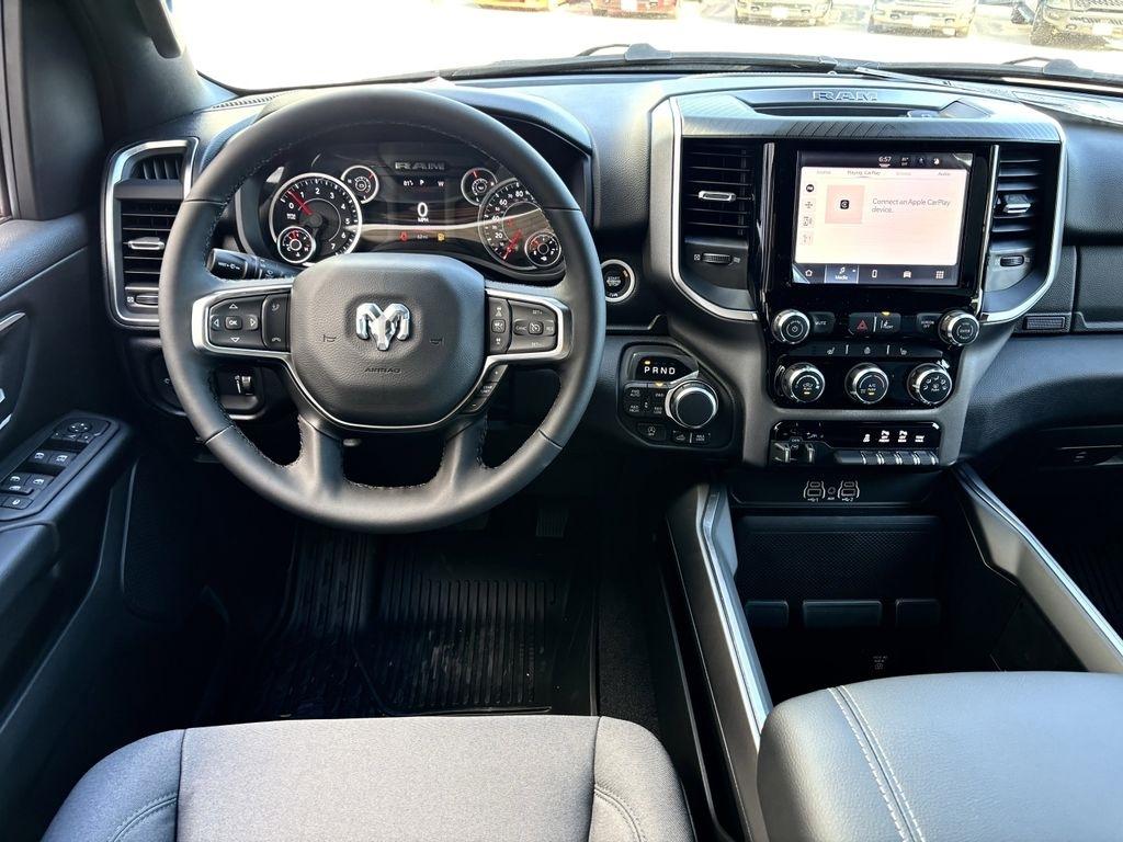 RAM 1500 Big Horn Crew Cab SWB 4WD 2026